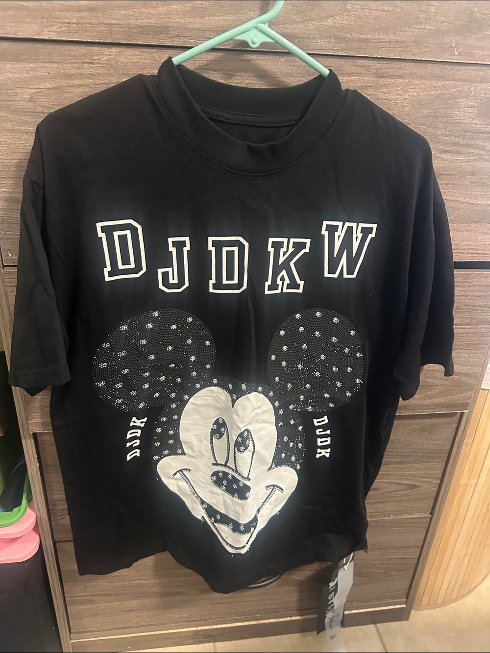 Black Short-Sleeve Graphic Tee with Playful Character size M